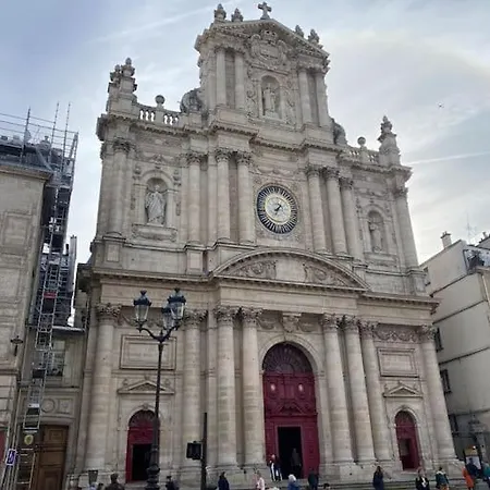 Charme Parisien Du Marais Paris